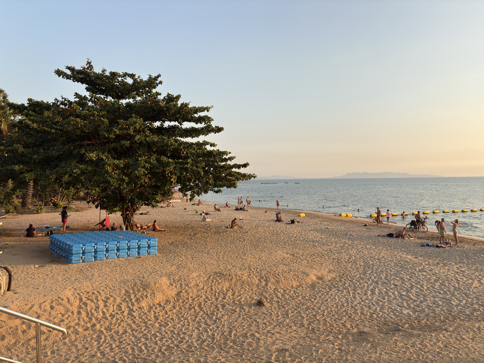 Picture Thailand Pattaya Dongtan beach 2025-12 21 - Pictures Dongtan beach