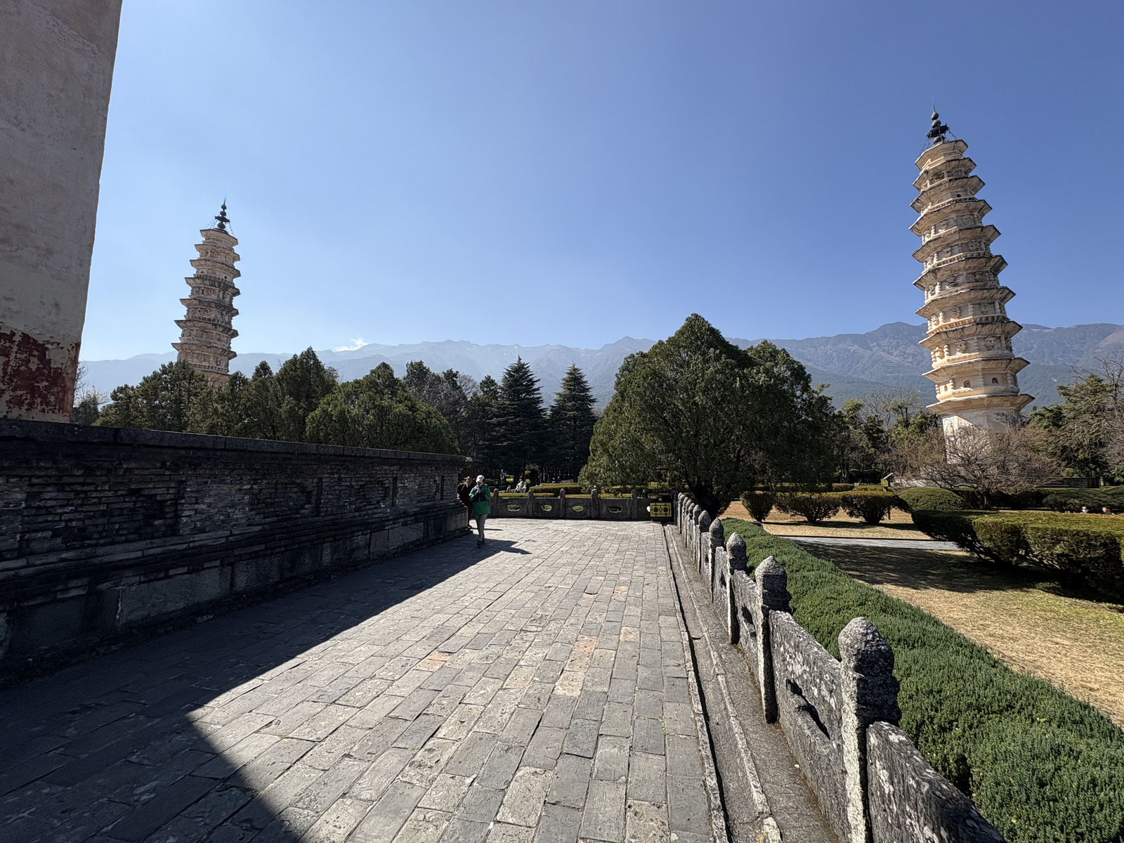 Picture China Dali Three pagodas 2026-01 28 - Views Three pagodas