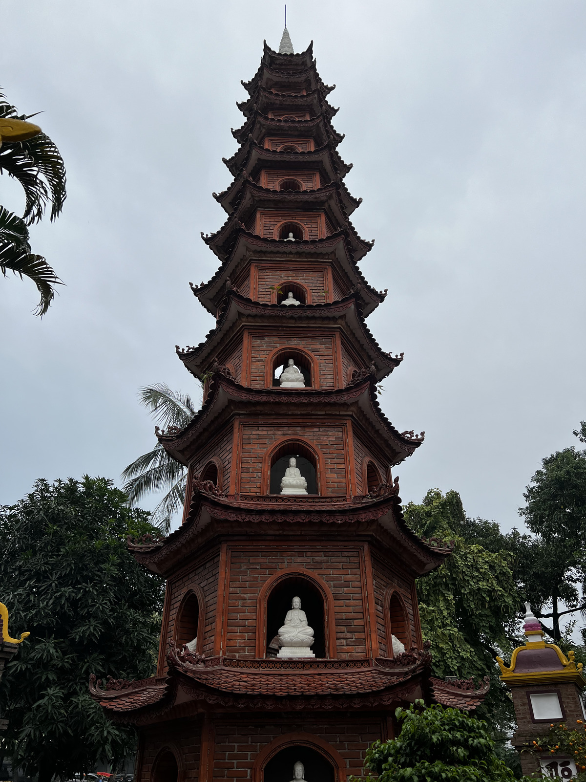 Picture Vietnam Hanoi Tran Quoc Pagoda 2024-01 5 - Perspective Tran Quoc Pagoda