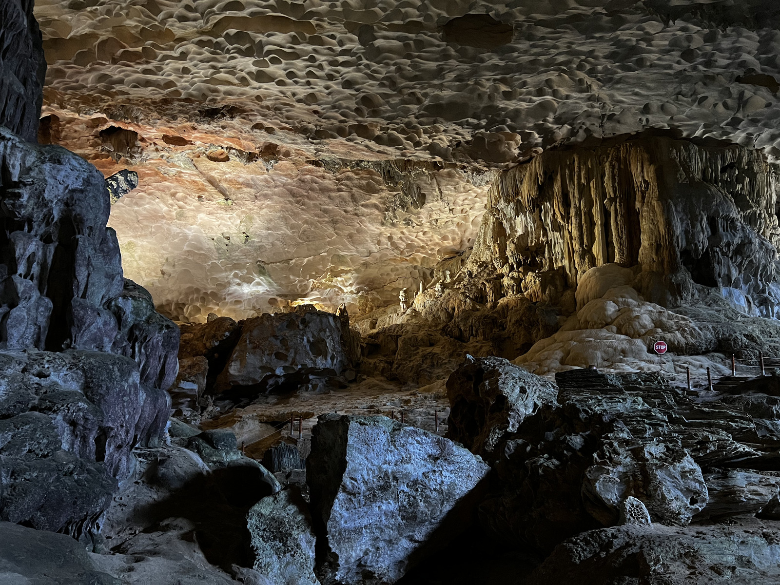 Picture Vietnam Ha Long Bay Sung Sot Cave 2024-01 64 - Sightseeing Sung Sot Cave