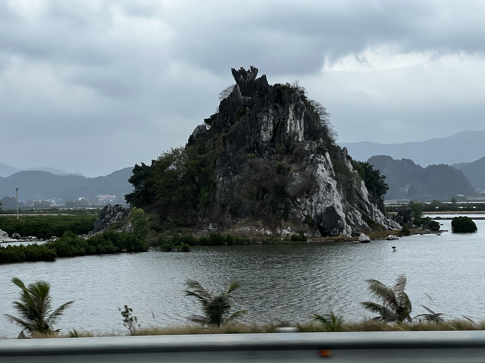 Picture Vietnam Ha Long Bay Road 2024-01 1 - Sight Road