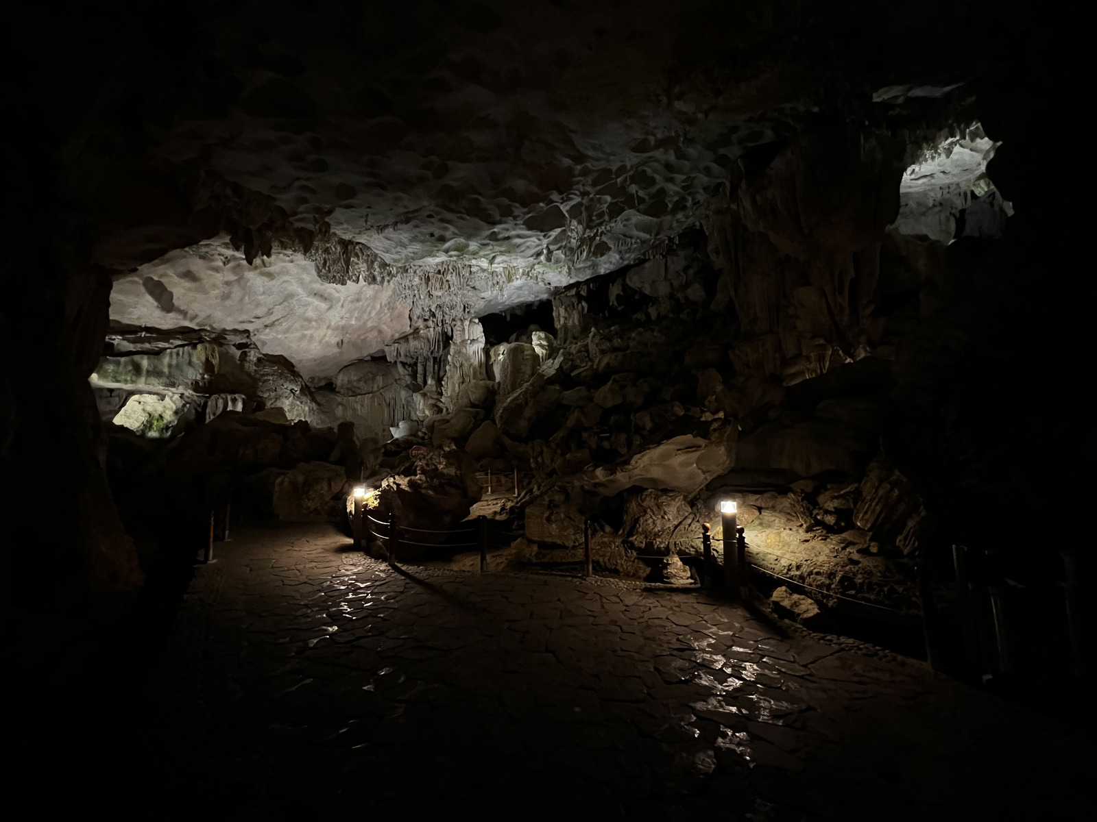 Picture Vietnam Ha Long Bay Sung Sot Cave 2024-01 32 - Tourist Sung Sot Cave