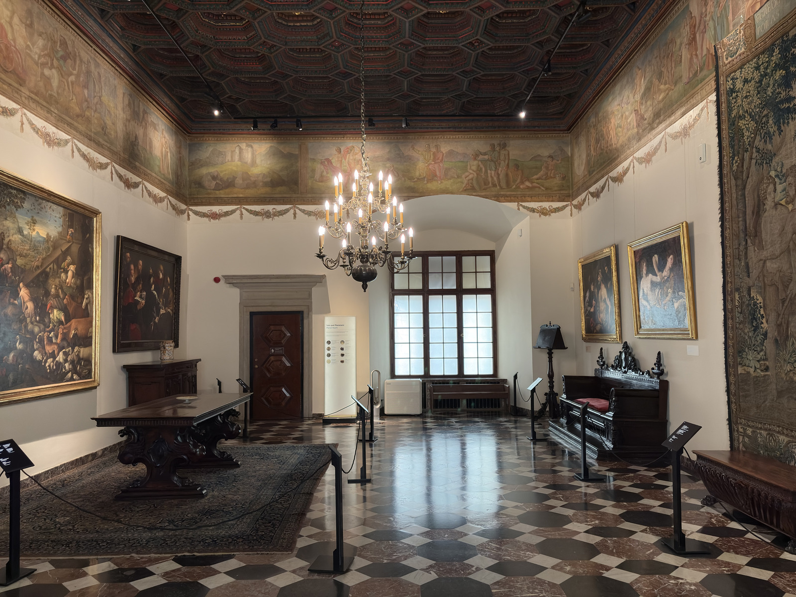 Picture Poland Krakow Wawel castle 2026-09 52