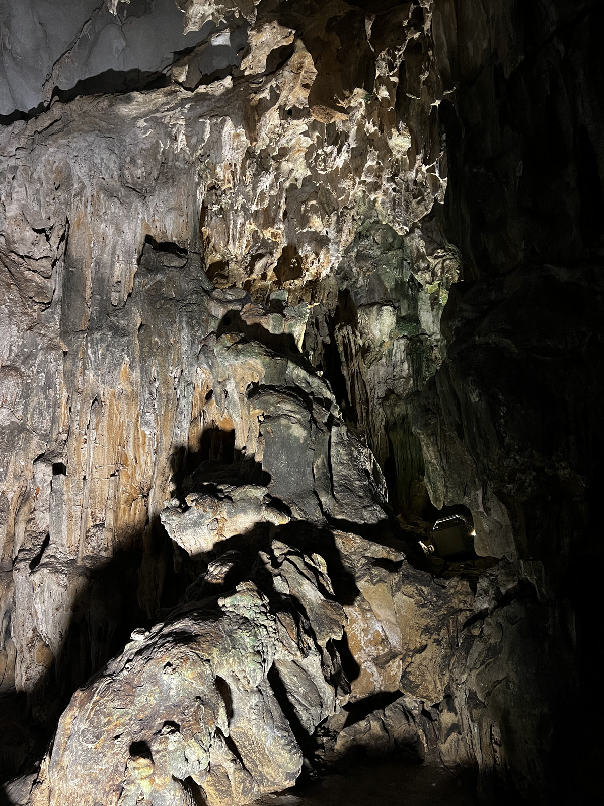 Picture Vietnam Ha Long Bay Sung Sot Cave 2024-01 28 - Perspective Sung Sot Cave