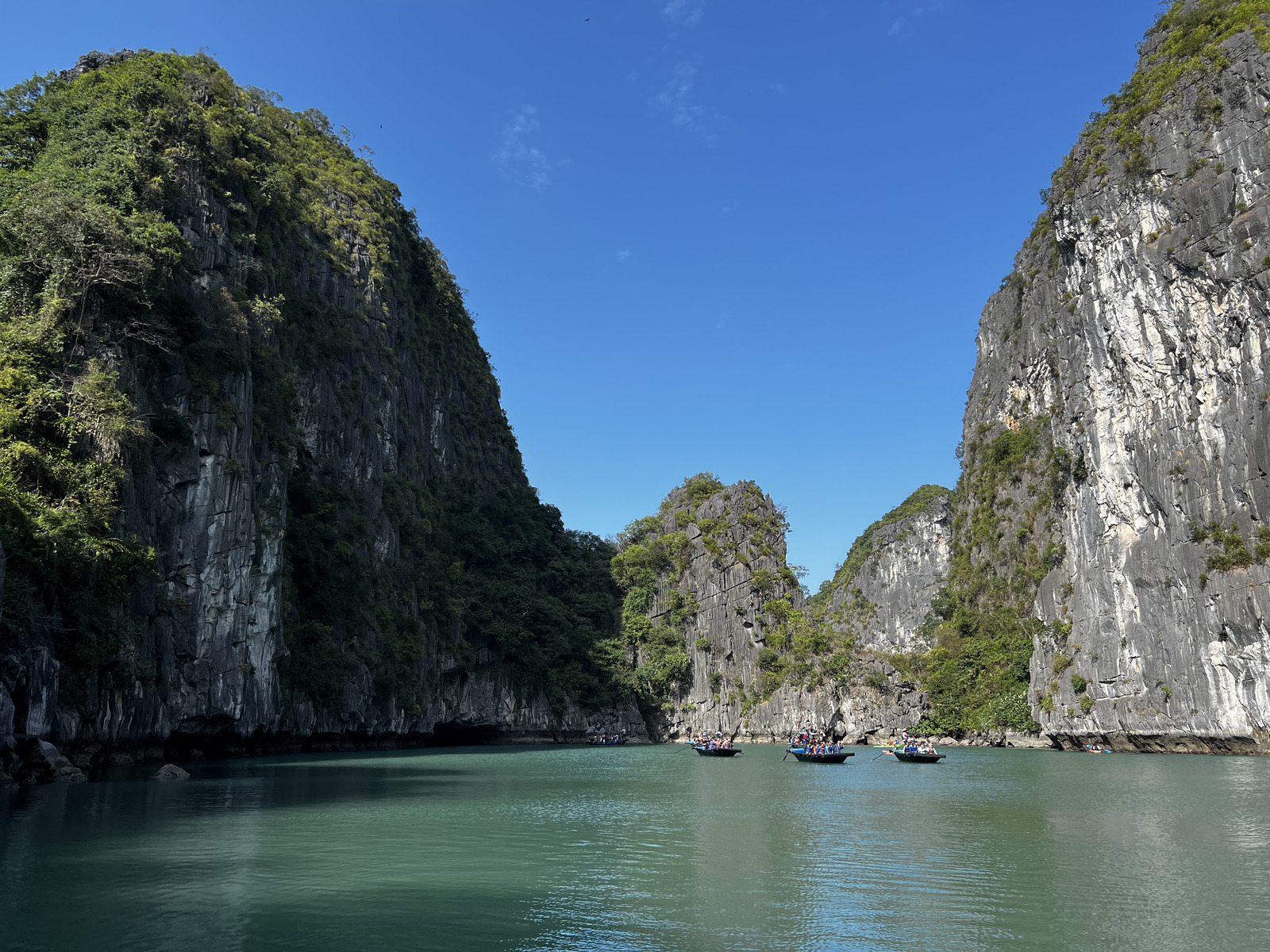 Picture Vietnam Ha Long Bay 2024-01 156 - Road Ha Long Bay
