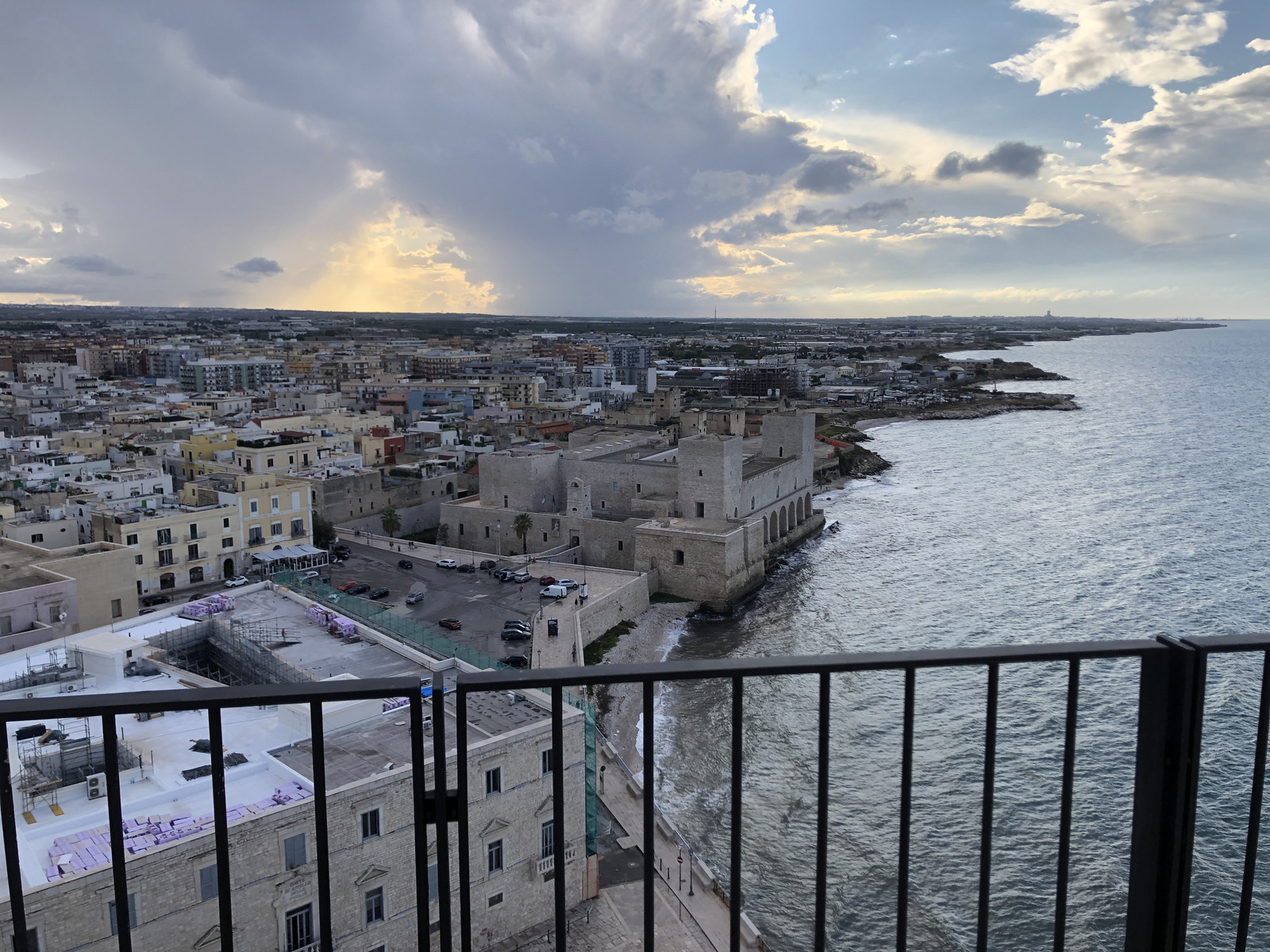 Picture Italy Trani 2024-09 110 - Perspective Trani