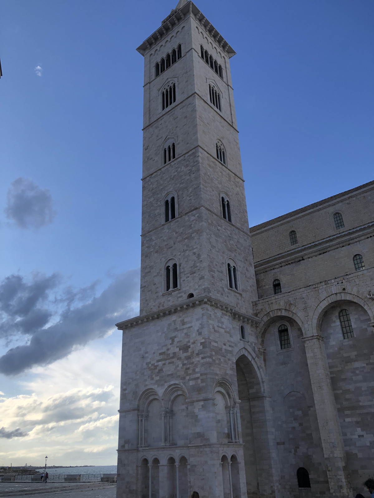 Picture Italy Trani 2024-09 138 - Shopping Mall Trani