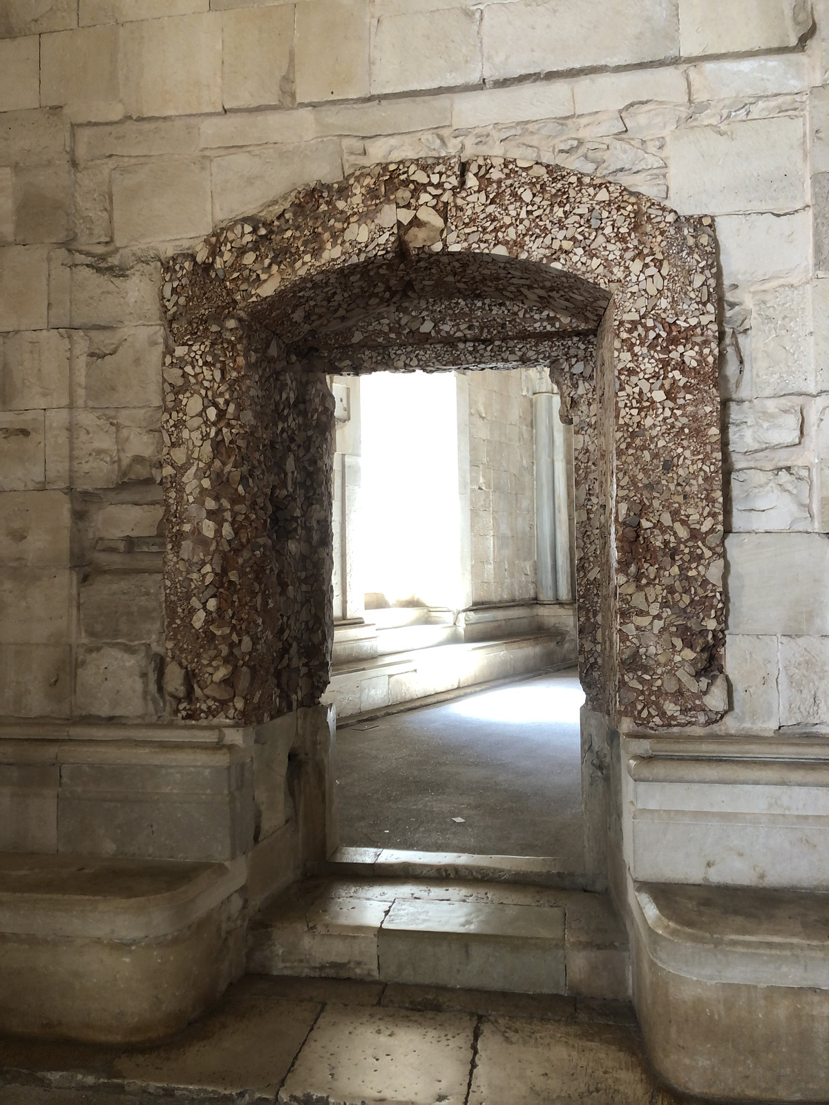 Picture Italy Castel del monte 2024-09 37 - Perspective Castel del monte