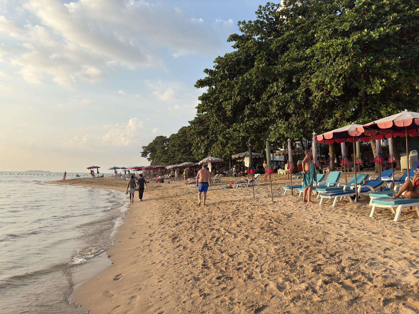Picture Thailand Pattaya Dongtan beach 2025-12 29 - Perspective Dongtan beach