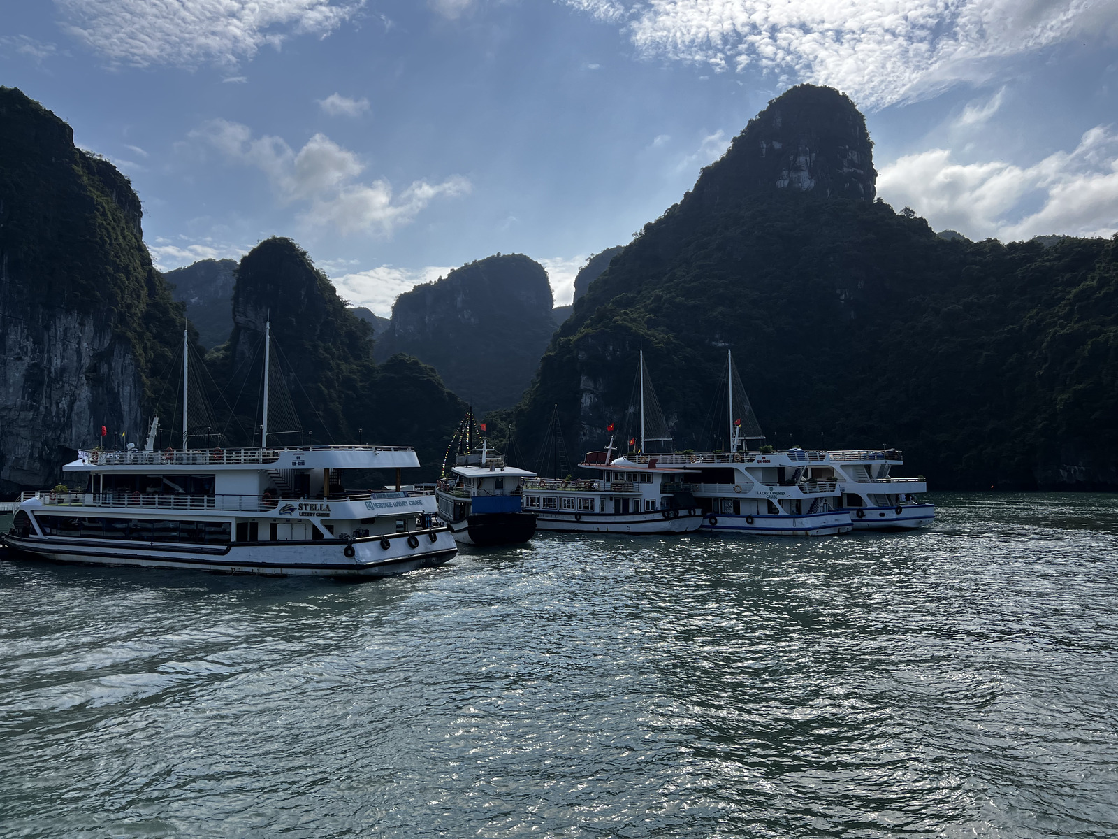 Picture Vietnam Ha Long Bay 2024-01 22 - Road Ha Long Bay