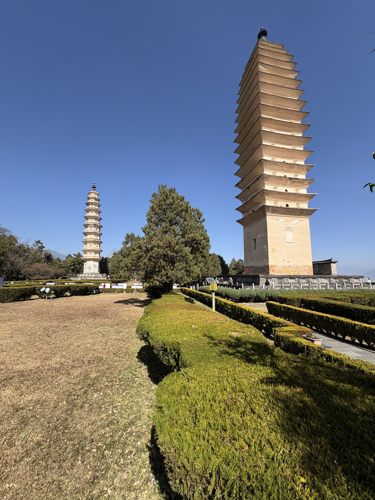 Picture China Dali Three pagodas 2026-01 19 - Sight Three pagodas