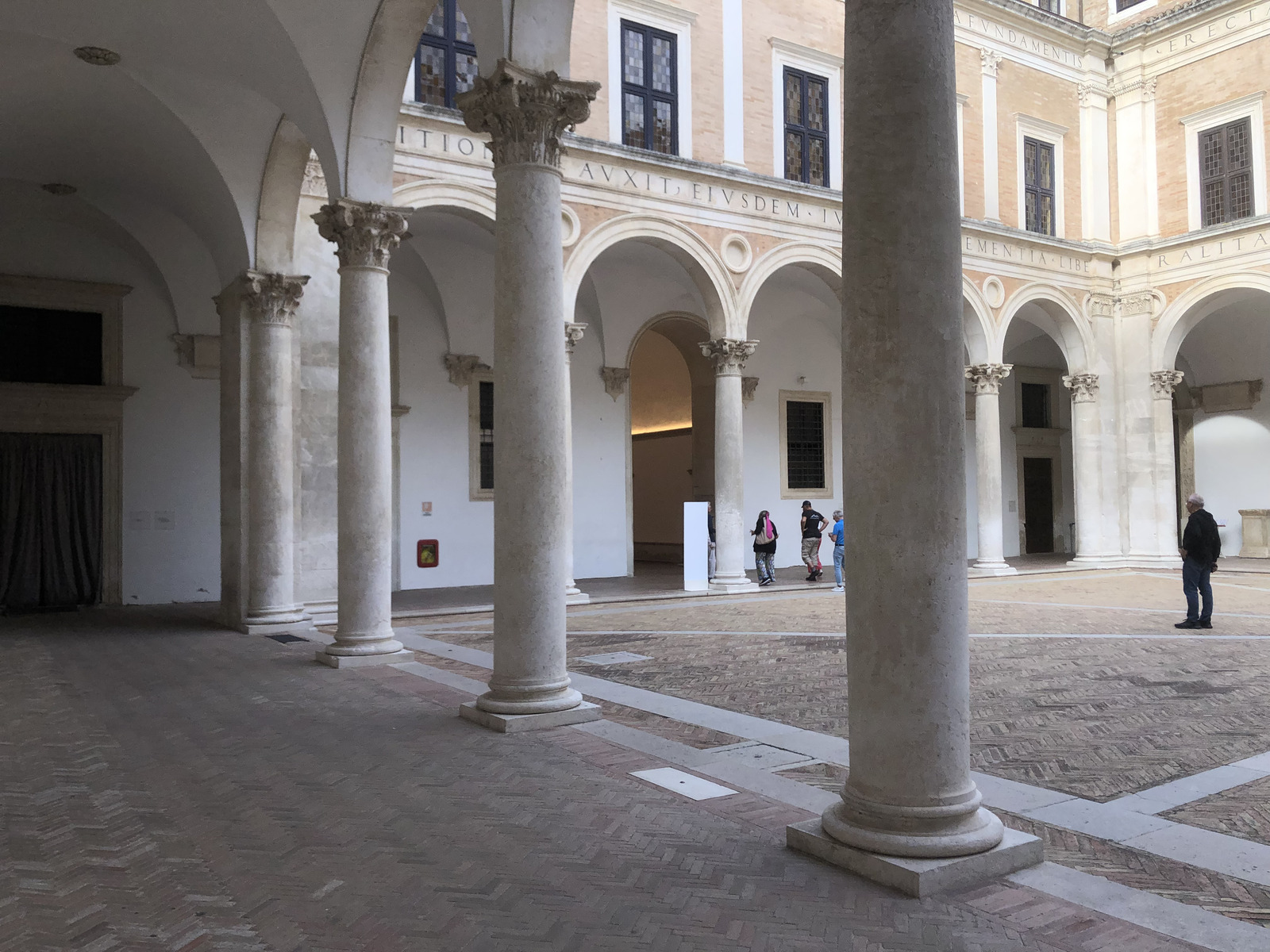 Picture Italy Urbino 2024-09 411 - Perspective Urbino
