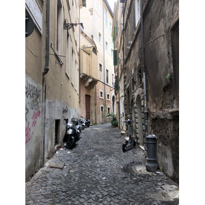 Picture Italy Rome 2024-09 94 - Car Rome