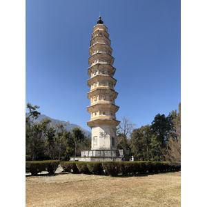 Picture China Dali Three pagodas 2026-01 54 - Road Three pagodas