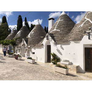 Picture Italy Alberobello 2024-09 37 - Car Alberobello