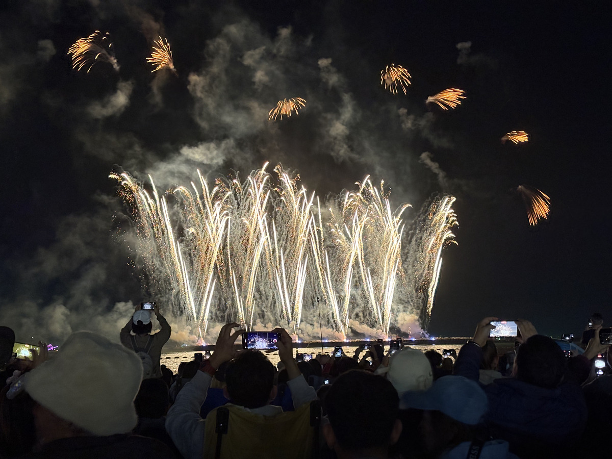 Picture Thailand Pattaya pattaya firework festival 2025-12 75 - Street pattaya firework festival