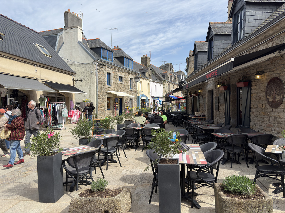 Picture France Concarneau Ville close 2026-04 135 - Lakes Ville close