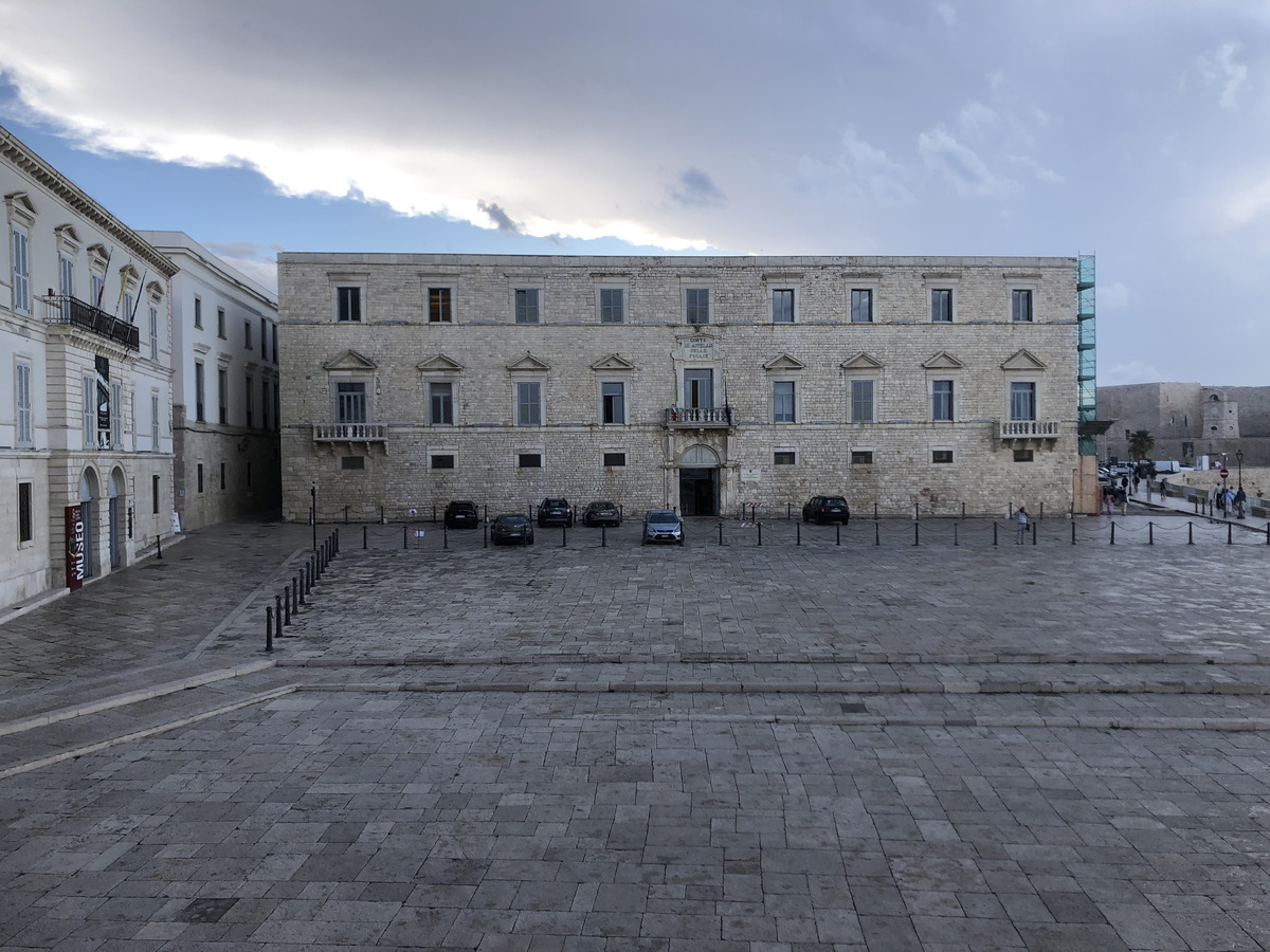 Picture Italy Trani 2024-09 74 - Saving Trani