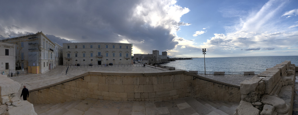 Picture Italy Trani 2024-09 99 - Hotel Pools Trani