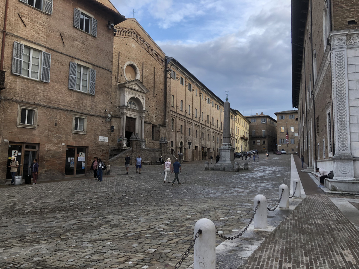 Picture Italy Urbino 2024-09 105 - Walking Street Urbino