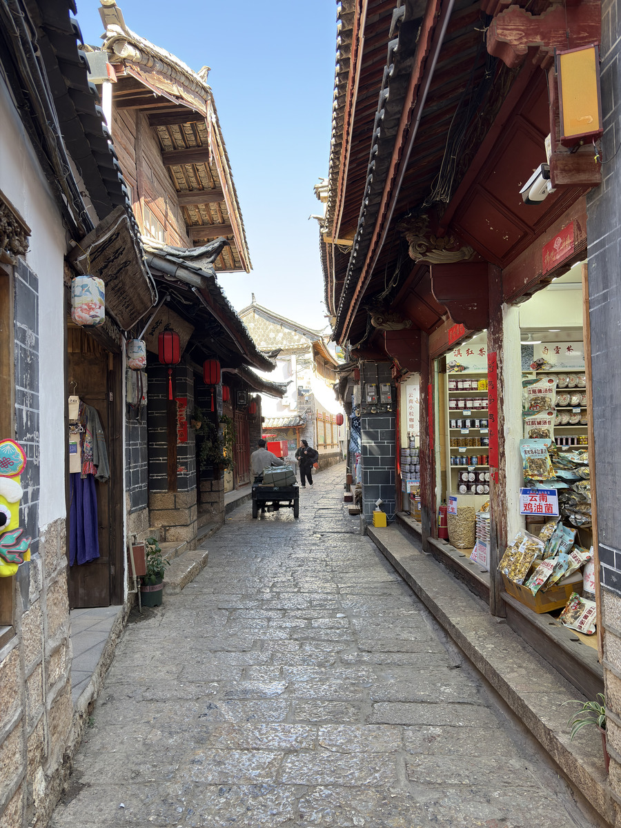 Picture China Lijiang 2026-01 763 - Shopping Lijiang