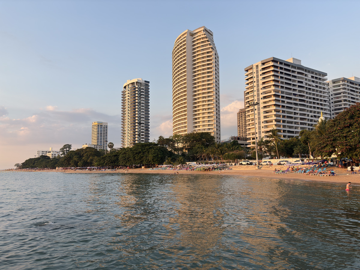 Picture Thailand Pattaya Dongtan beach 2025-12 39 - Hot Season Dongtan beach
