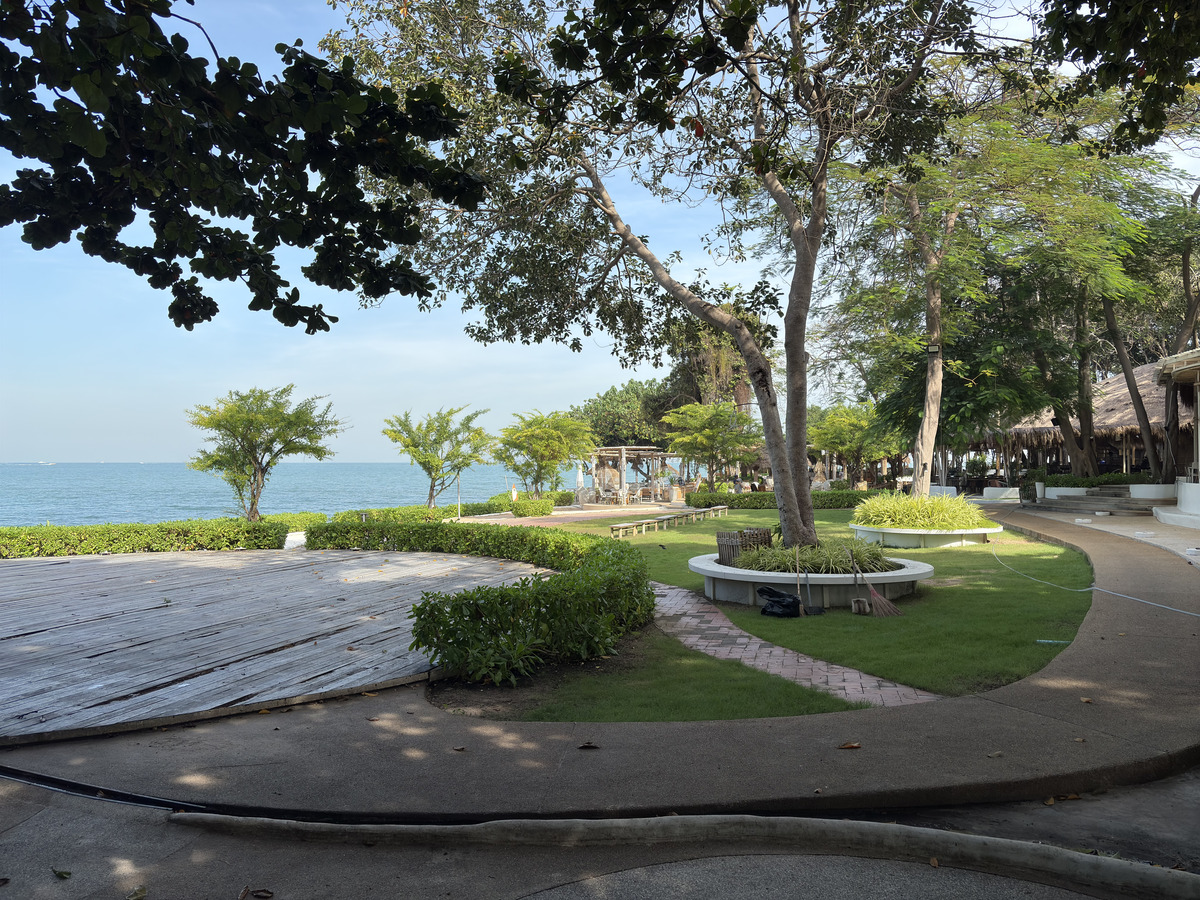 Picture Thailand Pattaya Oxygen Restaurant 2024-12 8 - To see Oxygen Restaurant