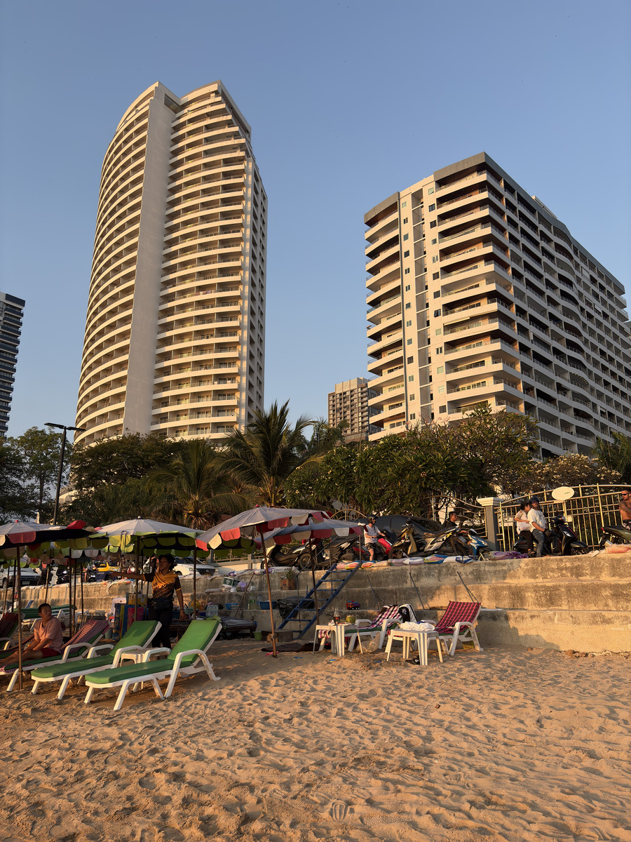 Picture Thailand Pattaya Dongtan beach 2025-12 13 - Walking Street Dongtan beach