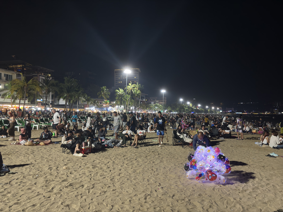 Picture Thailand Pattaya Fireworks 2024-12 43 - French Restaurant Fireworks