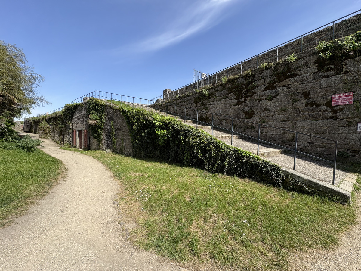 Picture France Concarneau Ville close 2026-04 66 - Monument Ville close