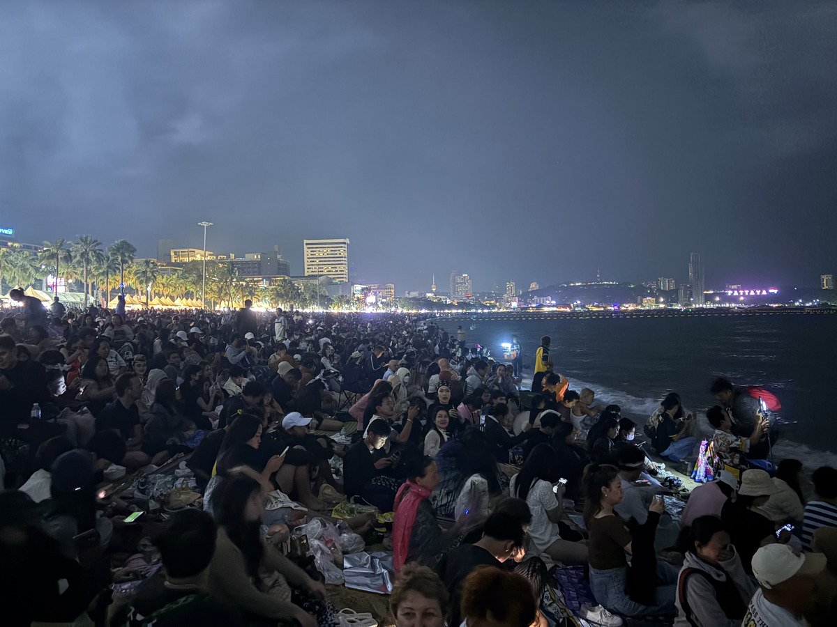 Picture Thailand Pattaya pattaya firework festival 2025-12 8 - Sunrise pattaya firework festival