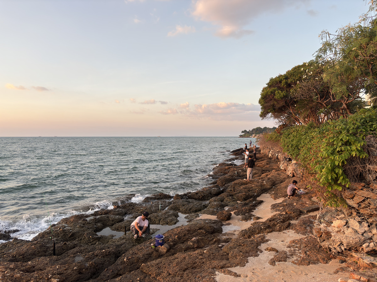 Picture Thailand Pattaya Dongtan beach 2025-12 0 - Night Dongtan beach