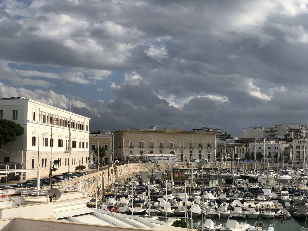 Picture Italy Trani 2024-09 75 - Waterfall Trani