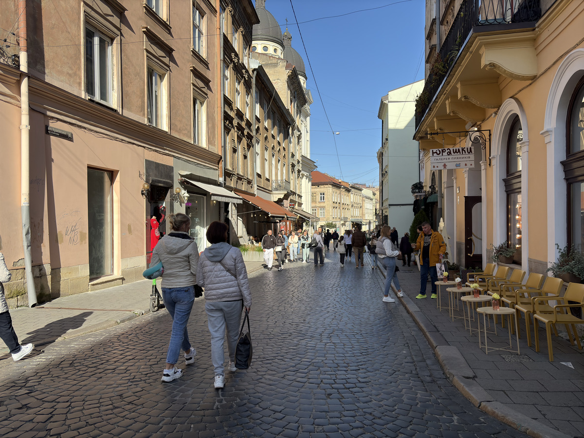 Picture Ukraine Lviv 2024-10 309 - Room Lviv