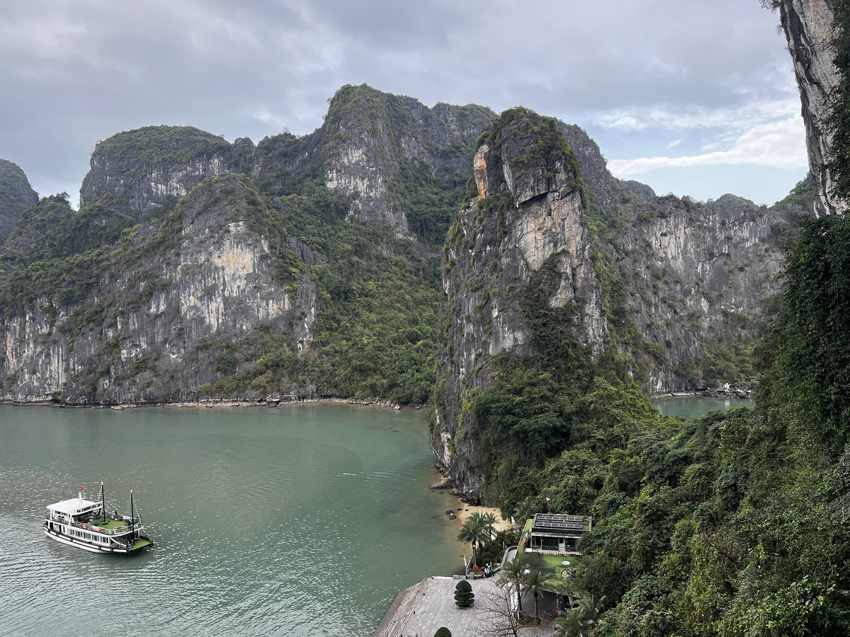 Picture Vietnam Ha Long Bay Sung Sot Cave 2024-01 13 - Waterfalls Sung Sot Cave