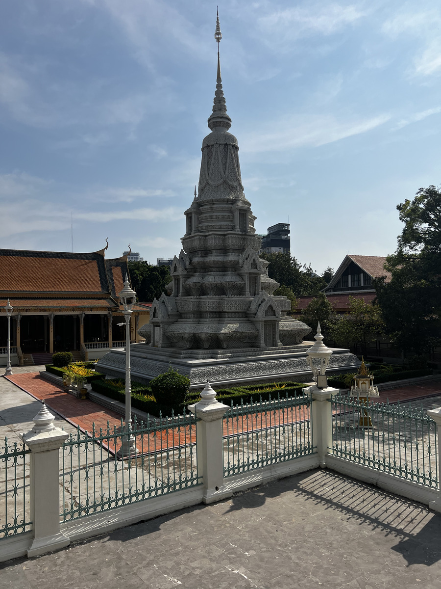 Picture Cambodia Phnom Penh Royal Palace 2024-01 44 - Hotel Royal Palace