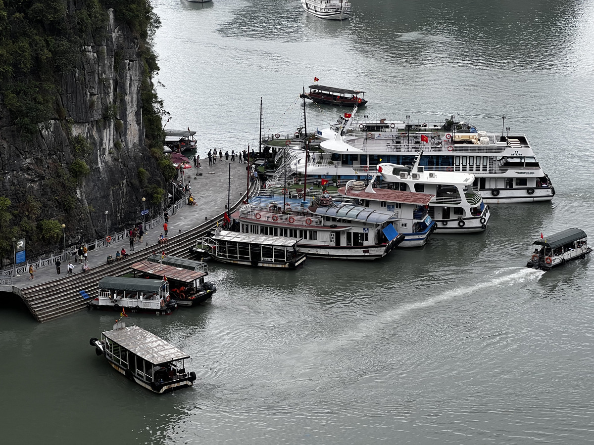 Picture Vietnam Ha Long Bay Sung Sot Cave 2024-01 66 - Weather Sung Sot Cave