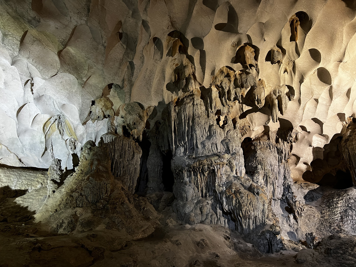 Picture Vietnam Ha Long Bay Sung Sot Cave 2024-01 33 - Rentals Sung Sot Cave