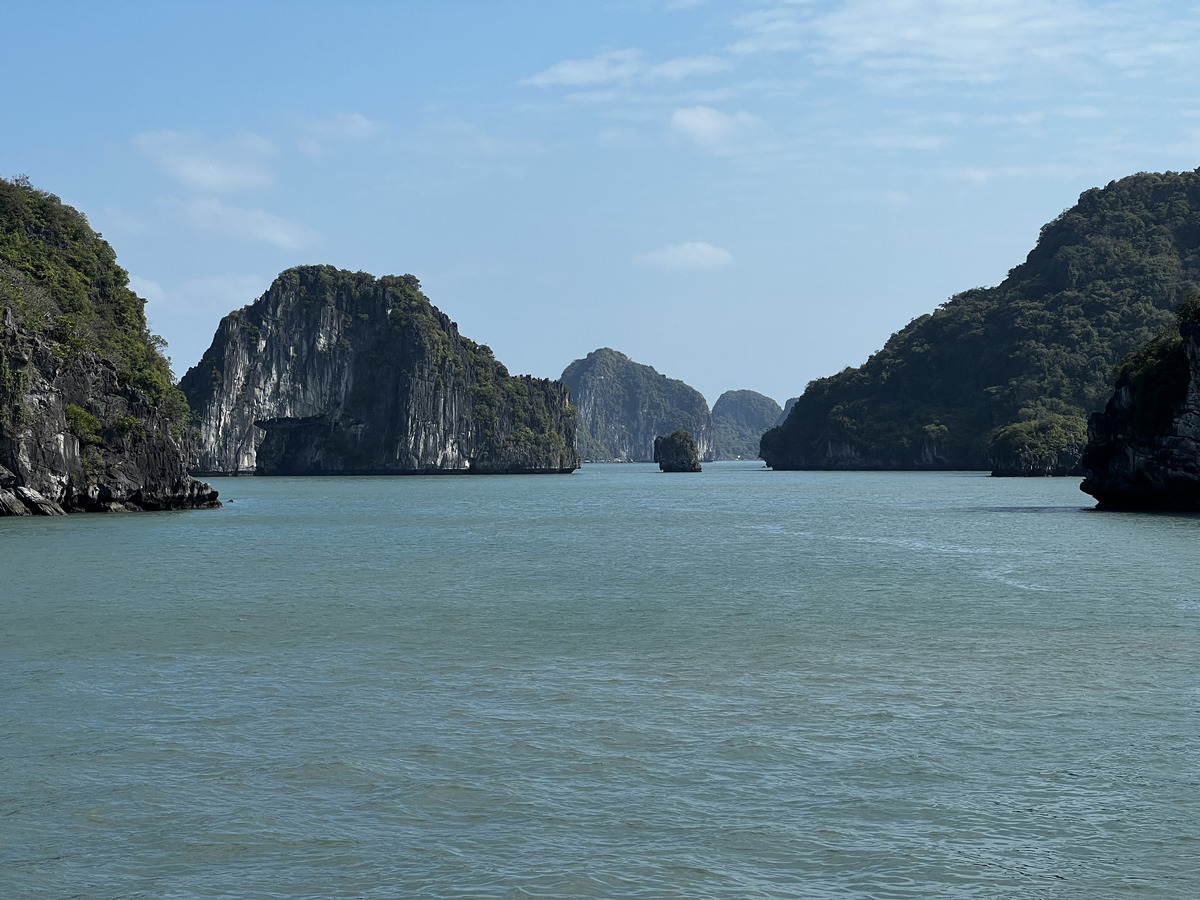 Picture Vietnam Ha Long Bay 2024-01 98 - Monument Ha Long Bay