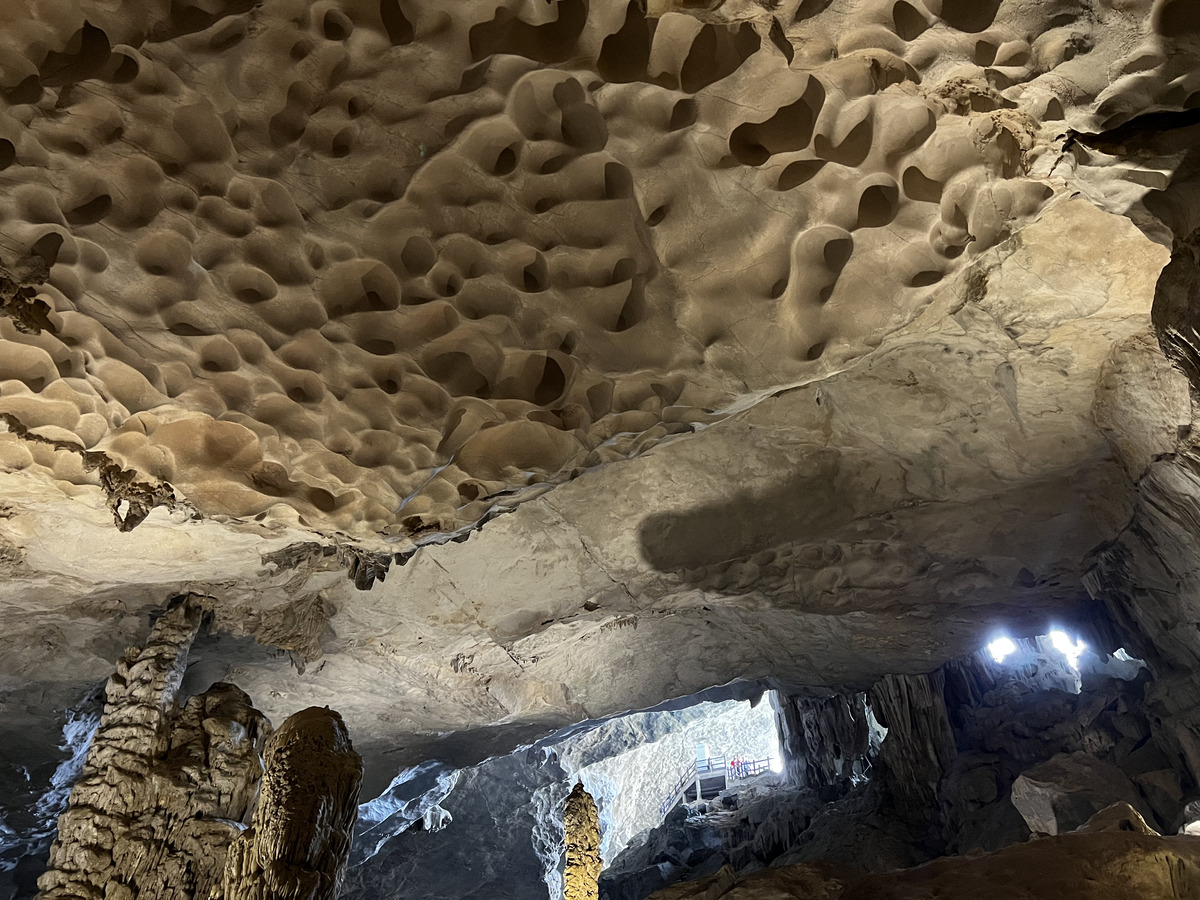 Picture Vietnam Ha Long Bay Sung Sot Cave 2024-01 27 - Restaurants Sung Sot Cave