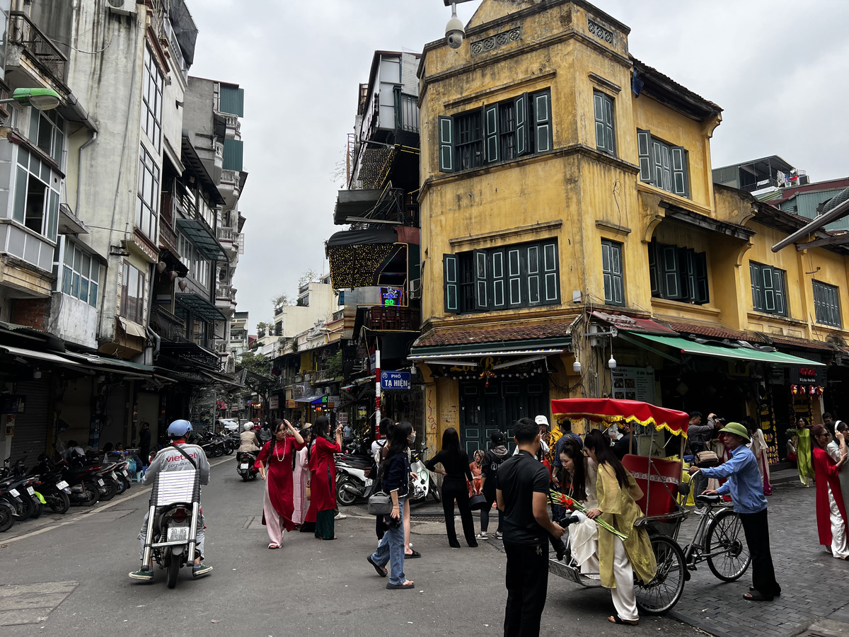 Picture Vietnam Hanoi 2024-01 7 - Shopping Hanoi