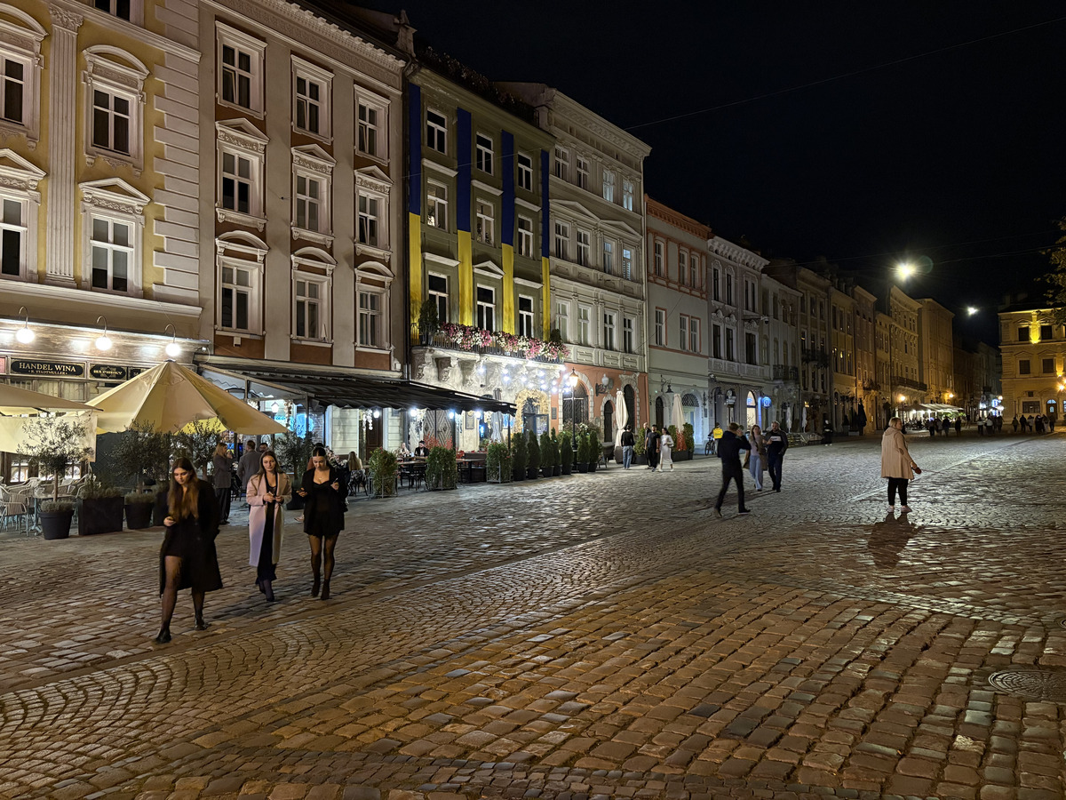 Picture Ukraine Lviv 2024-10 267 - Hotel Pools Lviv