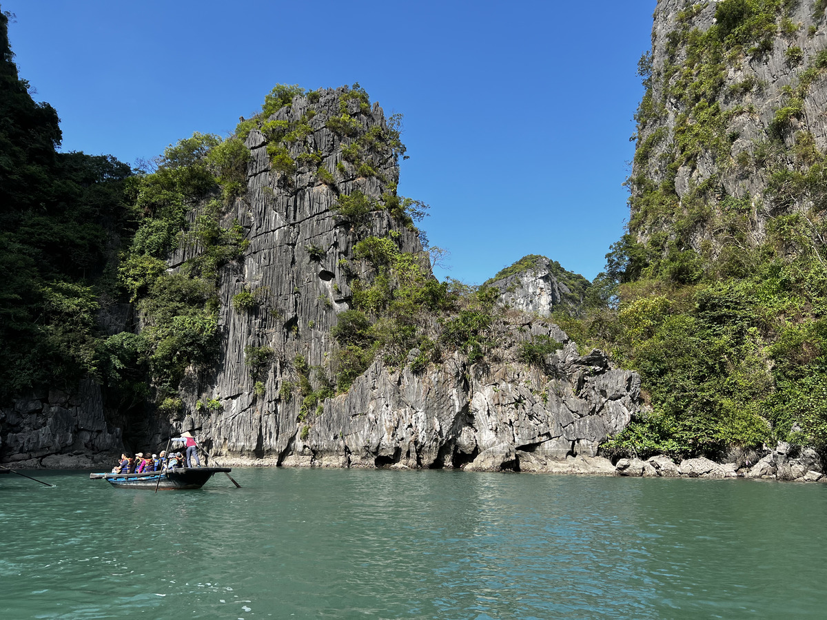 Picture Vietnam Ha Long Bay 2024-01 43 - To see Ha Long Bay