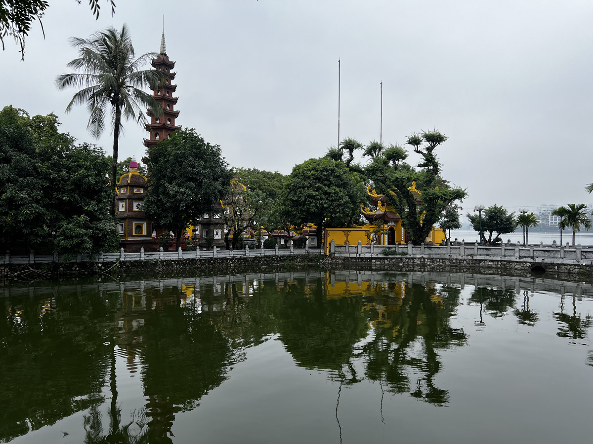 Picture Vietnam Hanoi Tran Quoc Pagoda 2024-01 12 - Hotel Pool Tran Quoc Pagoda