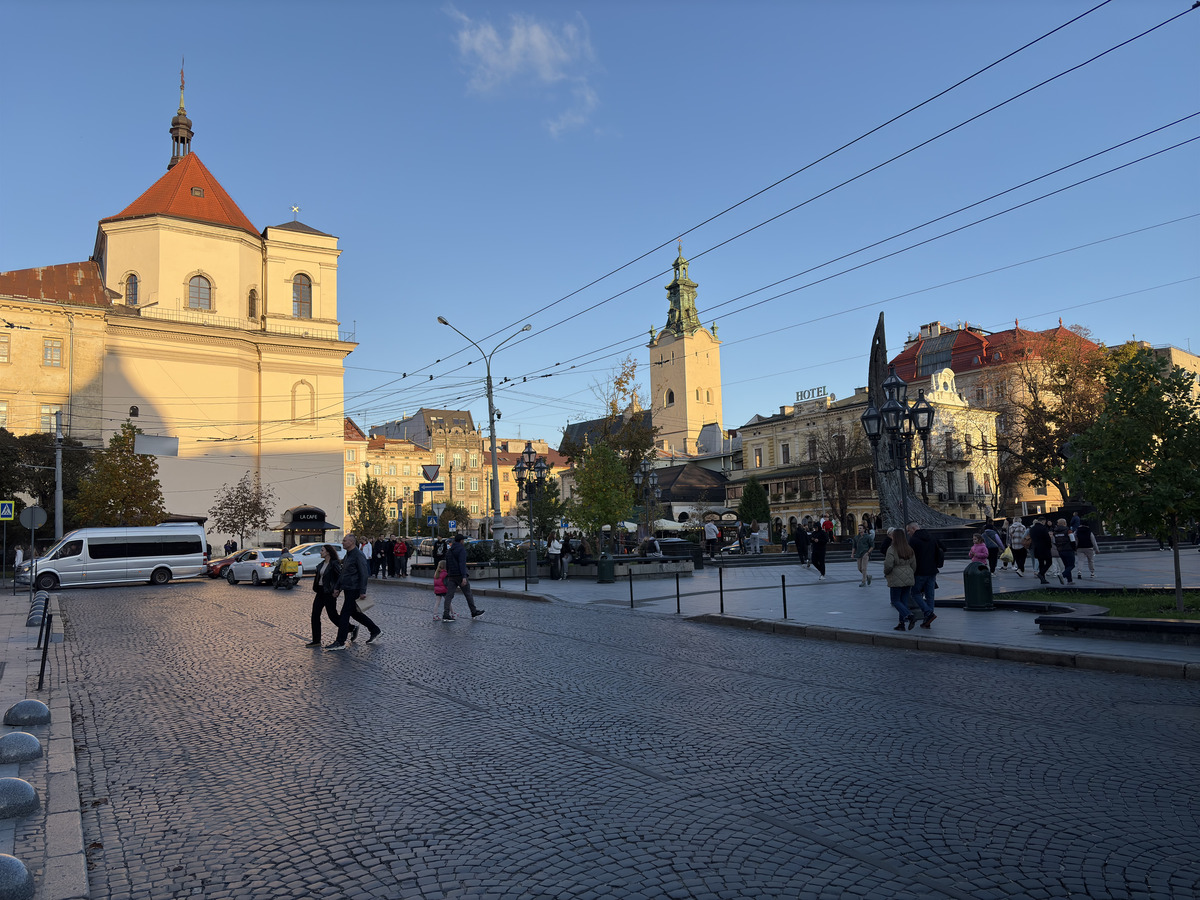 Picture Ukraine Lviv 2024-10 388 - Hot Season Lviv