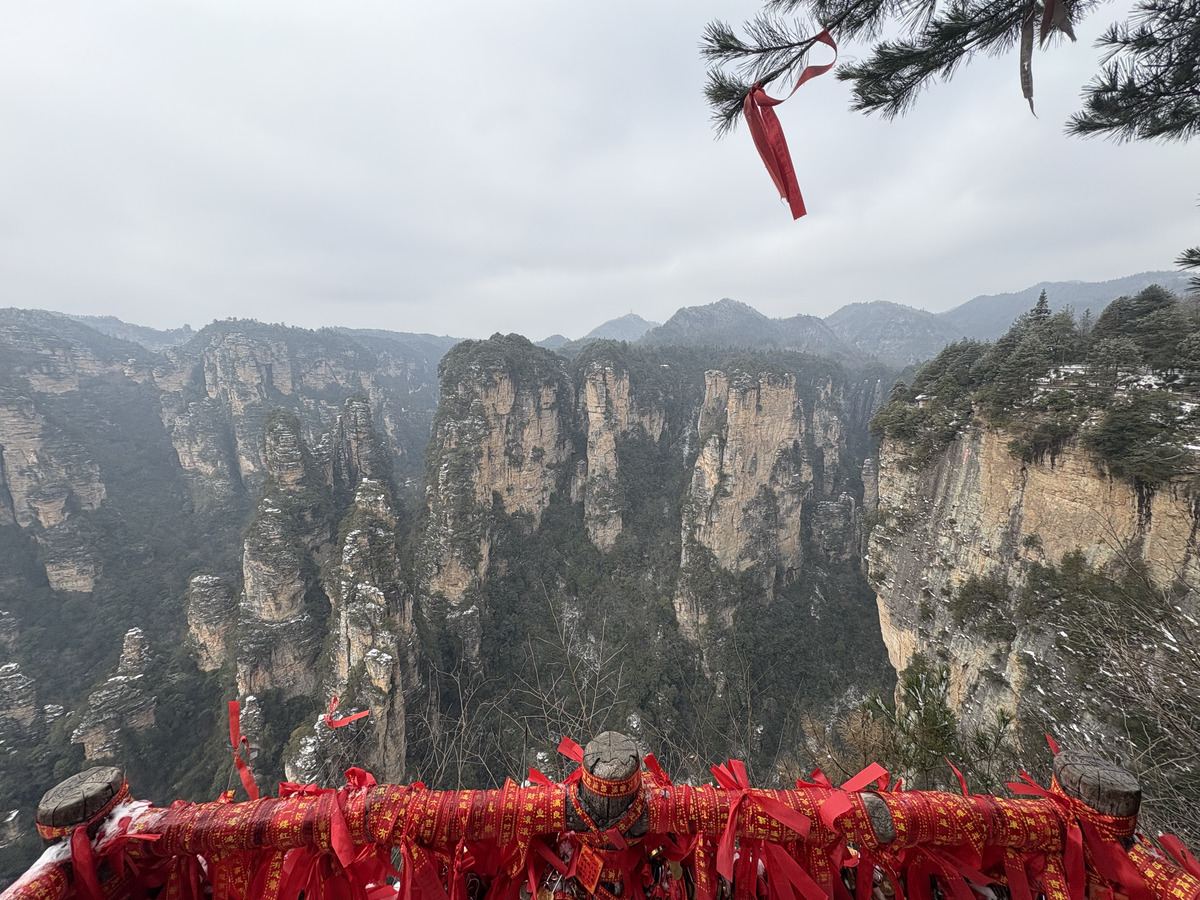 Picture China Zhangjiajie 2026-01 18 - Saving Zhangjiajie