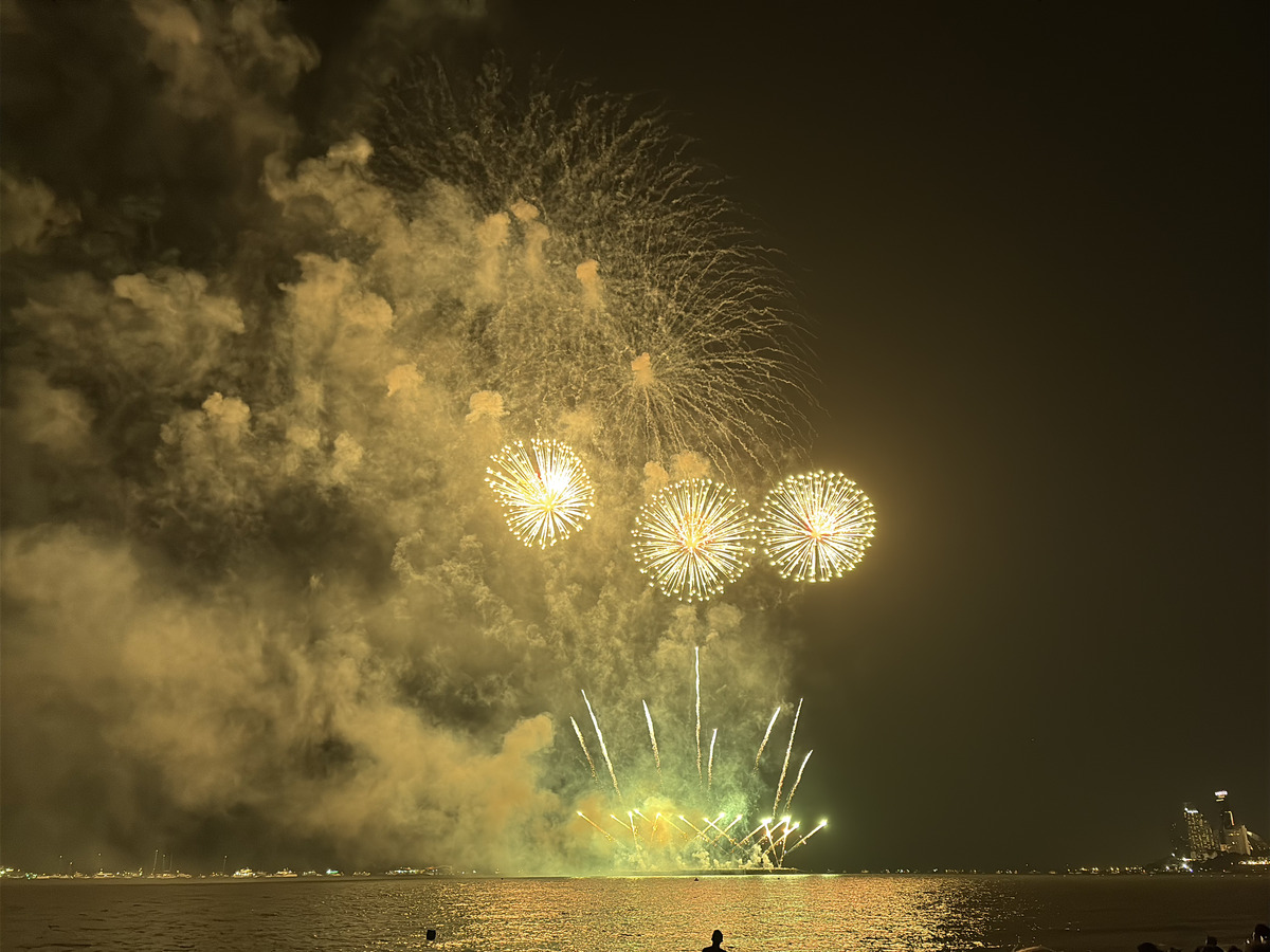 Picture Thailand Pattaya Fireworks 2024-12 36 - Resort Fireworks