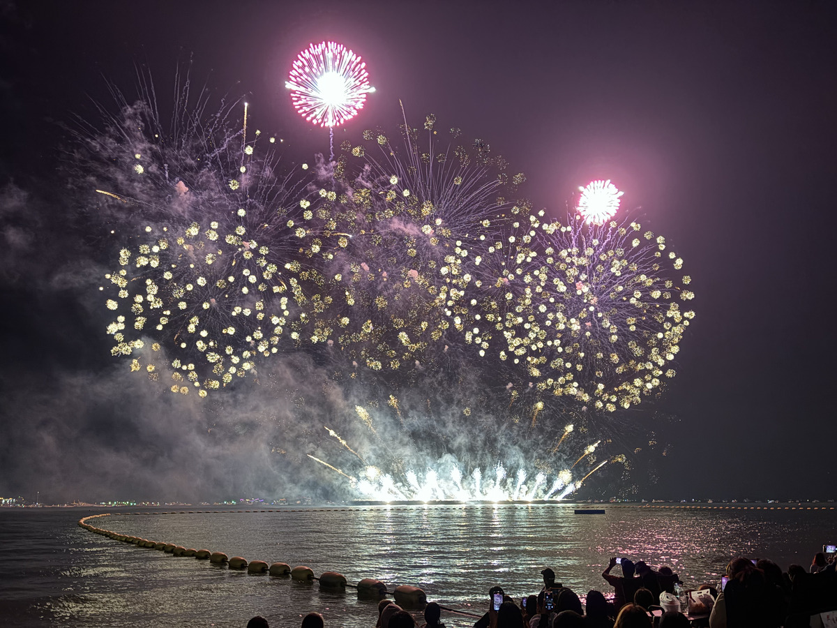 Picture Thailand Pattaya pattaya firework festival 2025-12 33 - Land pattaya firework festival