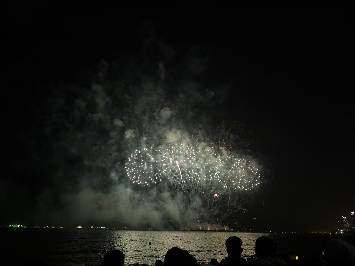 Picture Thailand Pattaya Fireworks 2024-12 13 - French Restaurant Fireworks