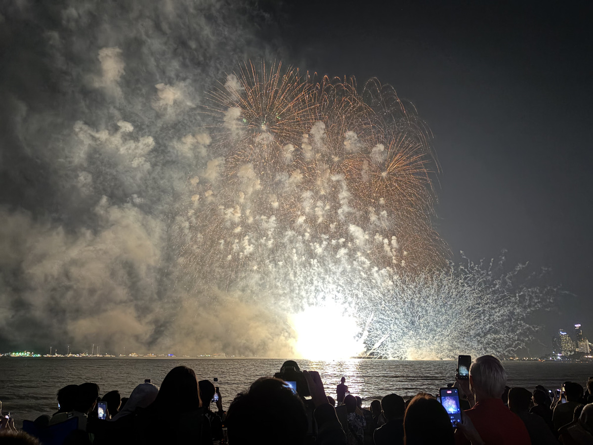 Picture Thailand Pattaya Fireworks 2024-12 83 - Sunset Fireworks